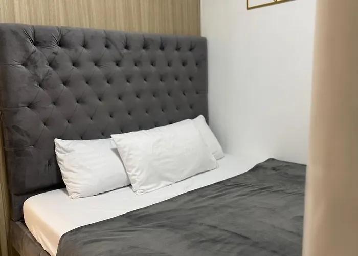 Staycation One Bedroom Balcony W Pool View Near Smx Sm Moa Ikea Naia Dfa Ocean Park Apartment *