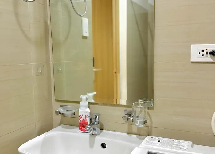 Apartment Staycation One Bedroom Balcony W Pool View Near Smx Sm Moa Ikea Naia Dfa Ocean Park