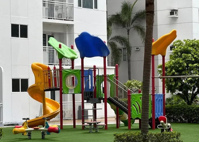 Staycation One Bedroom Balcony W Pool View Near Smx Sm Moa Ikea Naia Dfa Ocean Park *